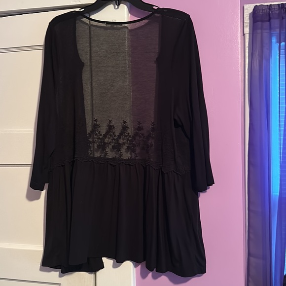 Black cardigan with flowers - Picture 3 of 3